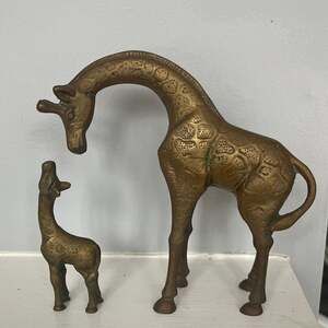 Vintage Mid-Century Brass Mother and Baby Giraffe Figurines Set